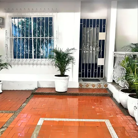 Family House Colonial-style