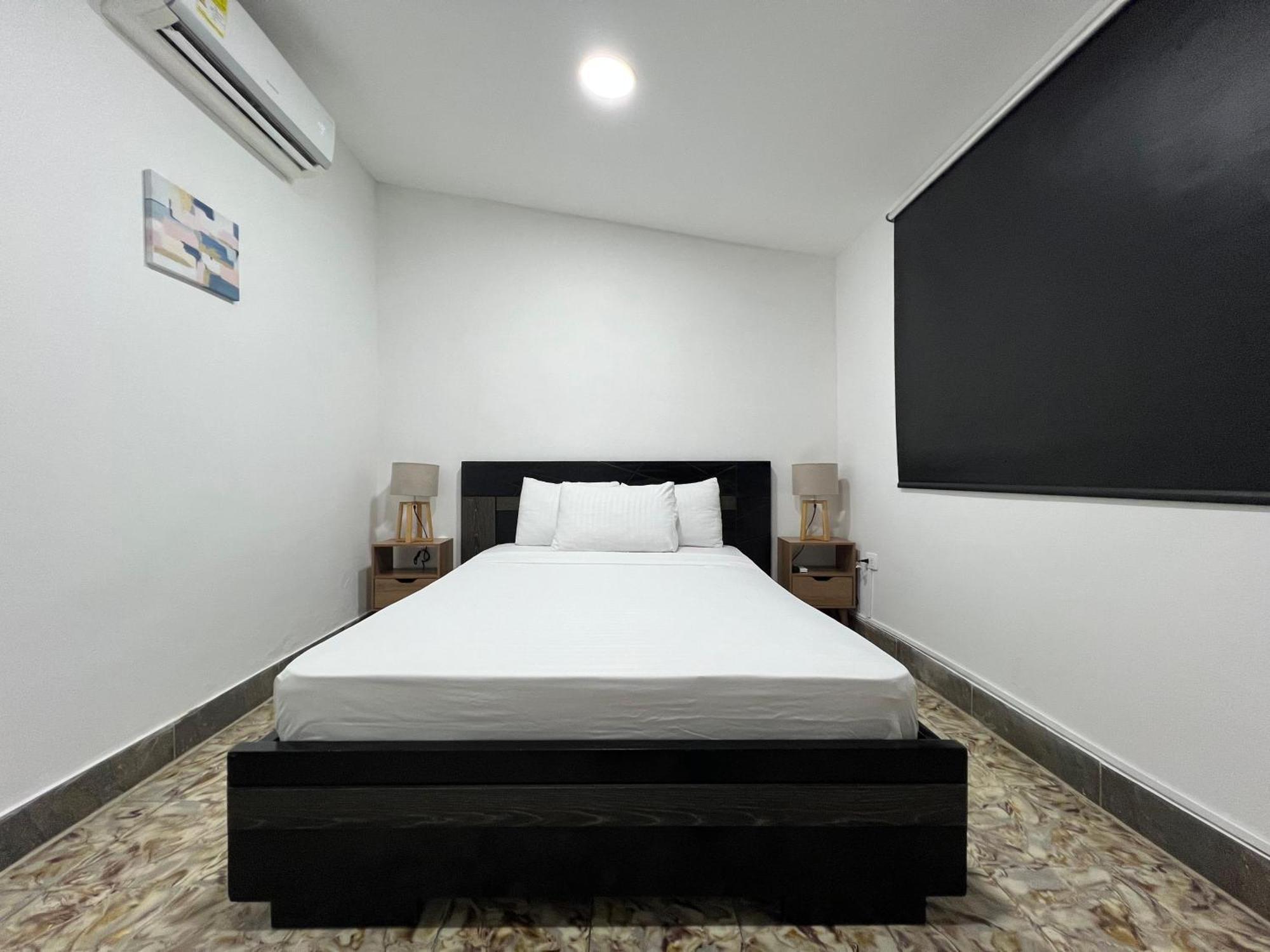 Family House Colonial-style *